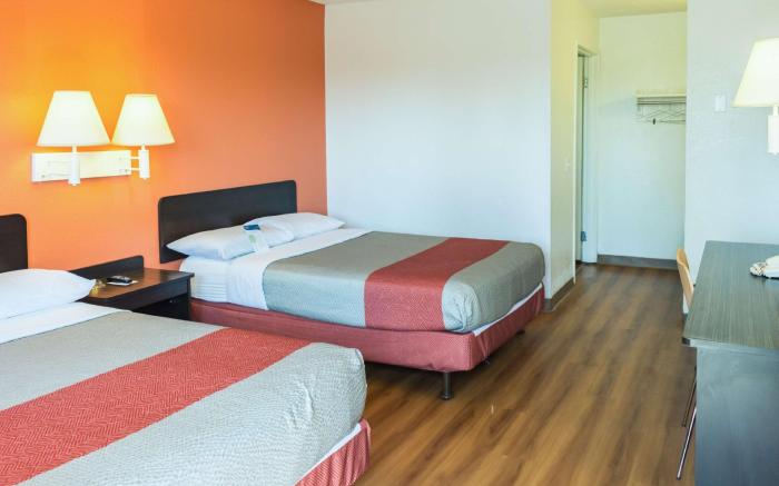 Motel 6 Bakersfield, CA - East