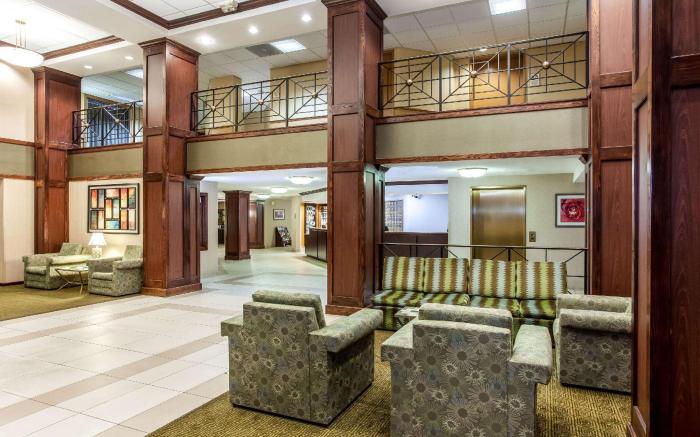 La Quinta Inn & Suites by Wyndham Milwaukee Bayshore Area