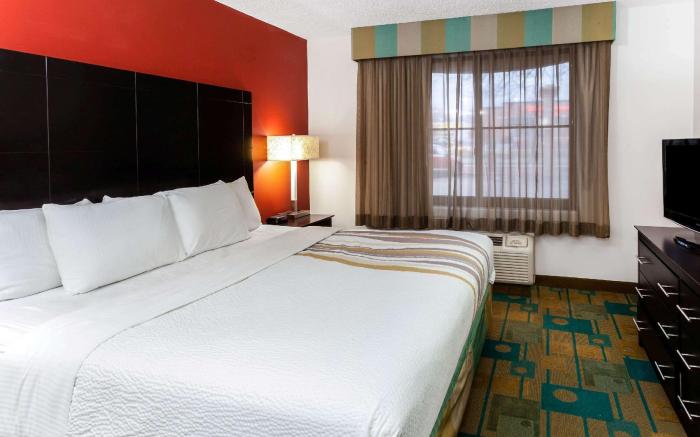 La Quinta Inn & Suites by Wyndham Milwaukee Bayshore Area
