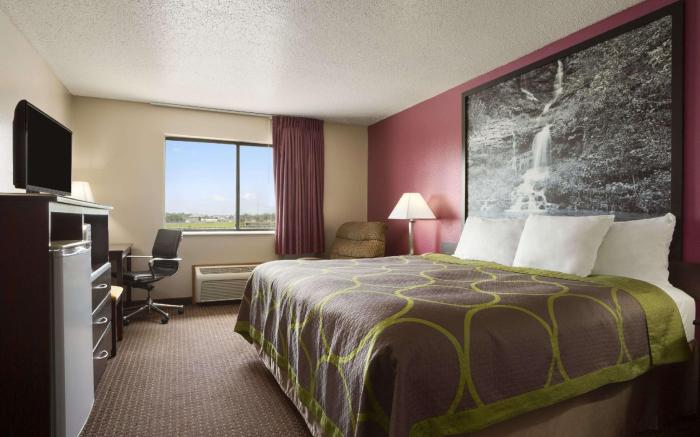 Super 8 By Wyndham Cameron