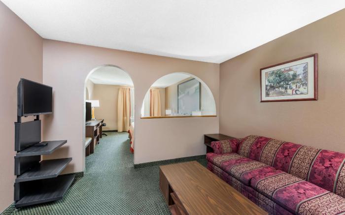 Super 8 by Wyndham Winfield/Quail Ridge Area