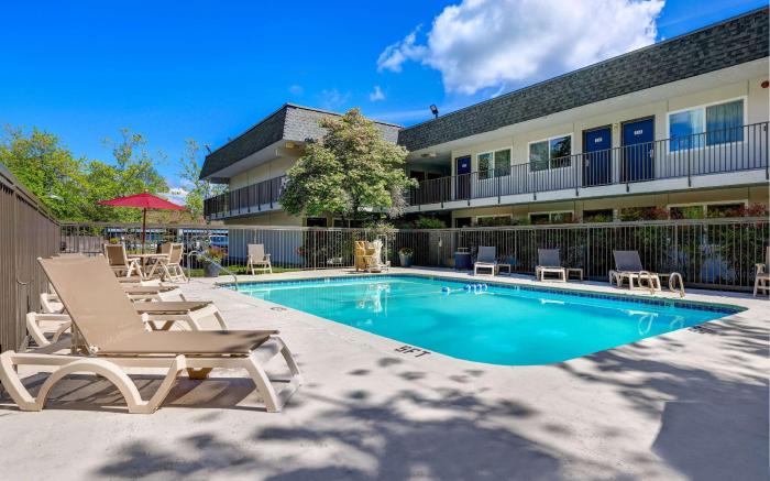 Motel 6 Issaquah, WA - Seattle - East