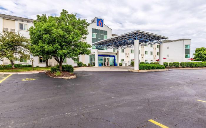 Motel 6 Caseyville, IL