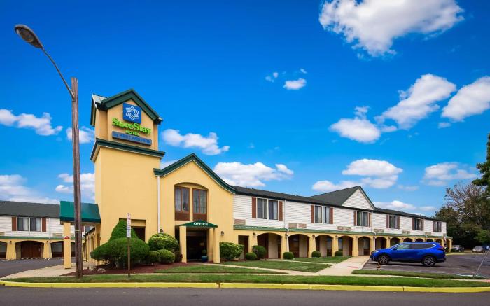 Sure Stay Hotel by Best Western East Brunswick Inn
