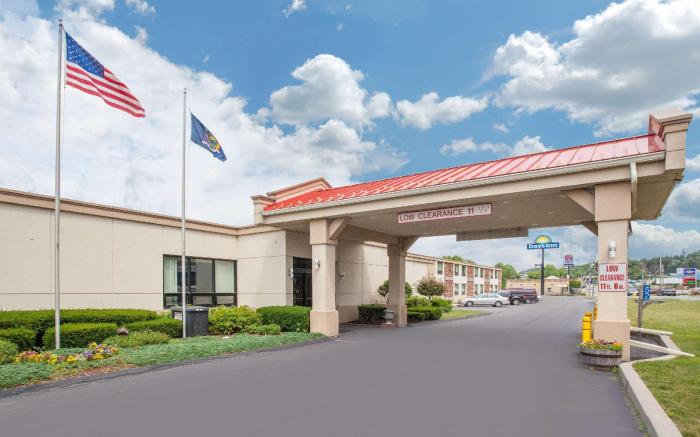 Days Inn by Wyndham Liberty