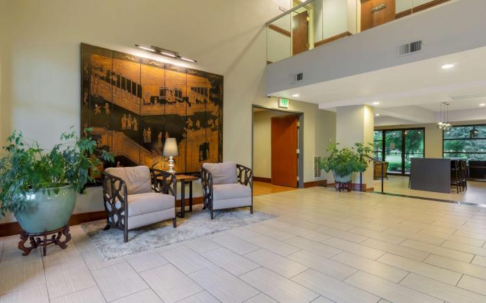 Best Western PLUS Plaza by the Green