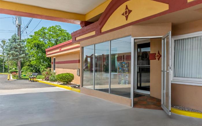 Americas Best Value Inn & Suites Williamstown