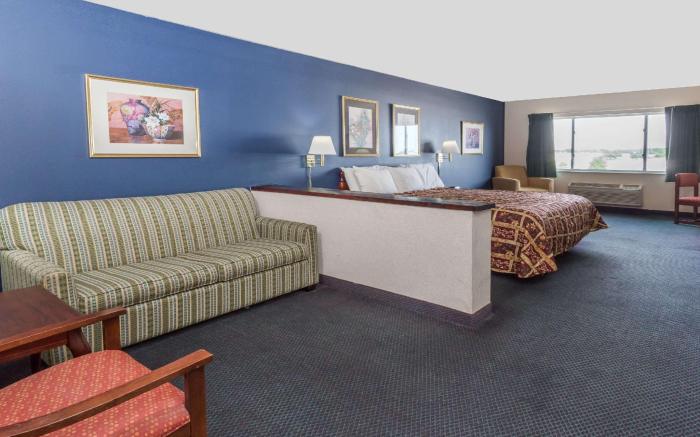 Days Inn & Suites by Wyndham Morris/I-80