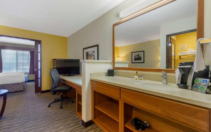 Best Western Plus Park Place Inn & Suites
