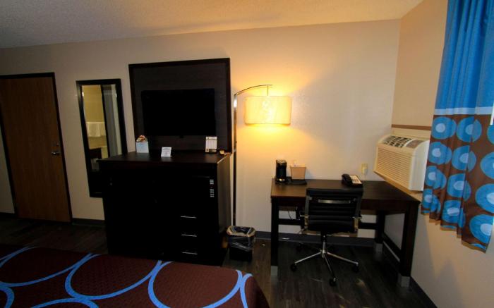 Super 8 By Wyndham Lenexa Overland Park Area