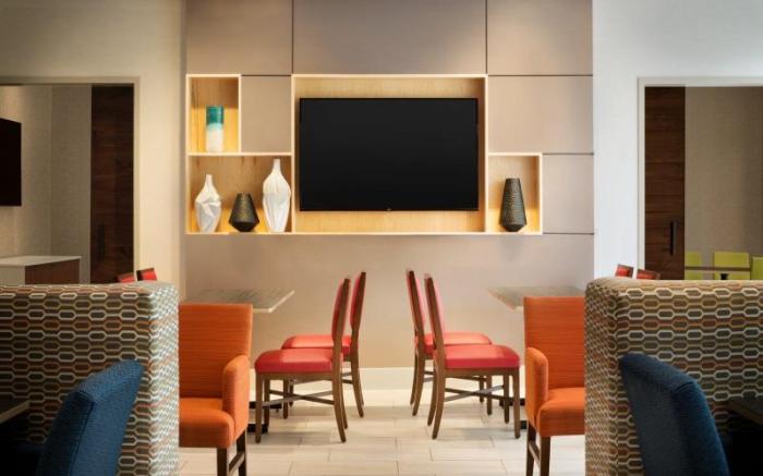 Holiday Inn Express & Suites Macon North By IHG