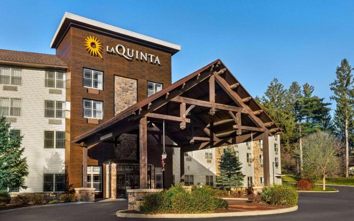 La Quinta Inn & Suites by Wyndham Lake George