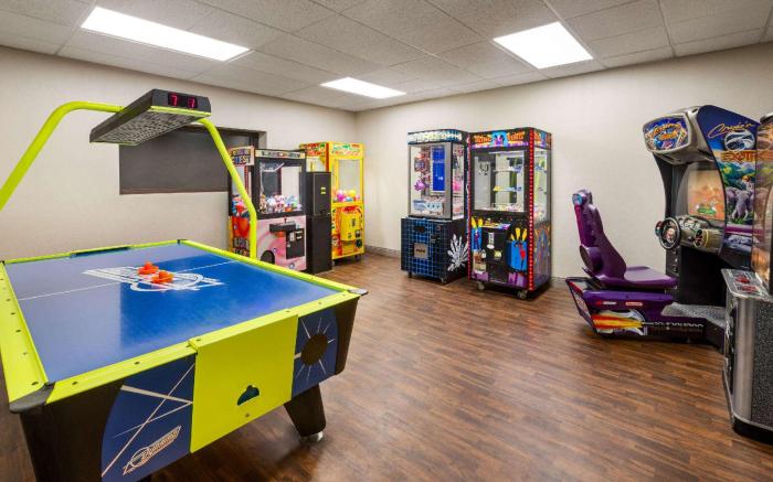 La Quinta Inn & Suites by Wyndham Lake George