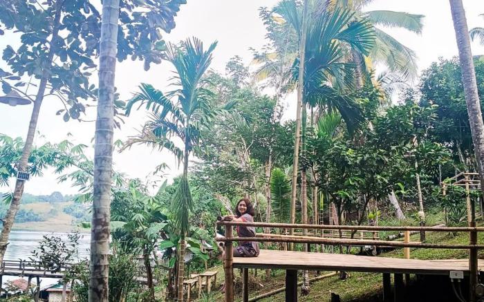 Baan Mon Non Len (บ้านมอญนอนเล่น)