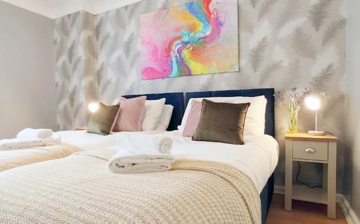 2 Single Beds, 1 BR Apartment