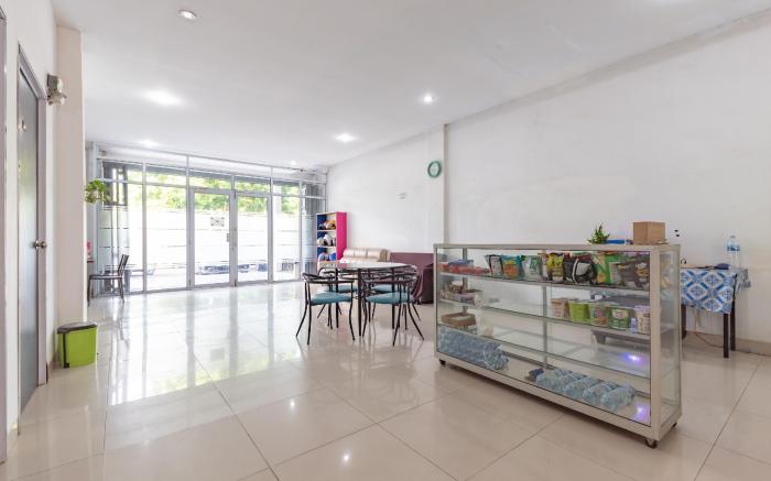 RedDoorz Plus near Kepri Mall