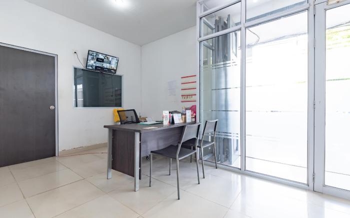 RedDoorz Plus near Kepri Mall