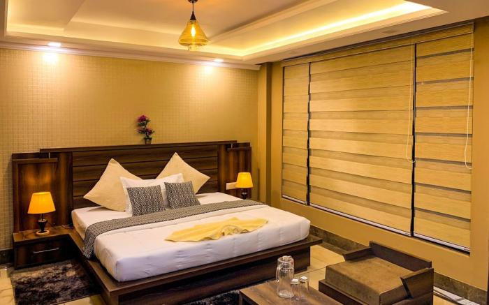 Uptown Boutique Home Room4-Luxuriously Homely 2BHK