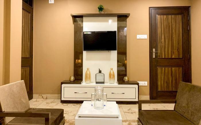 Uptown Boutique Home Room4-Luxuriously Homely 2BHK