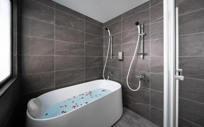 Modern classical apt/DT TPE/bathtub&patio/MRT7m