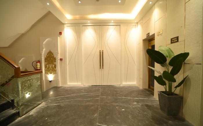 Hotel Gold In Leaf
