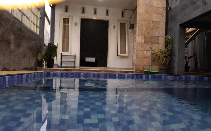 Raden Hill villa ( kolam renang)