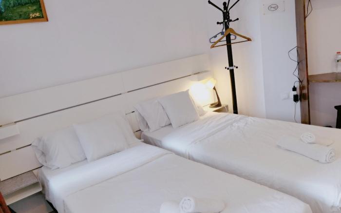 Barcelona Corona Hostal