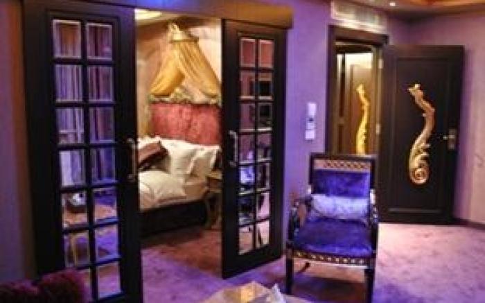 Q Hotel