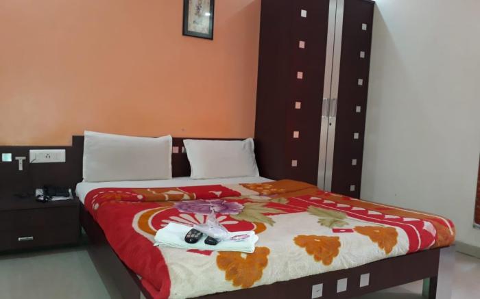 Hotel Raviraj Palace