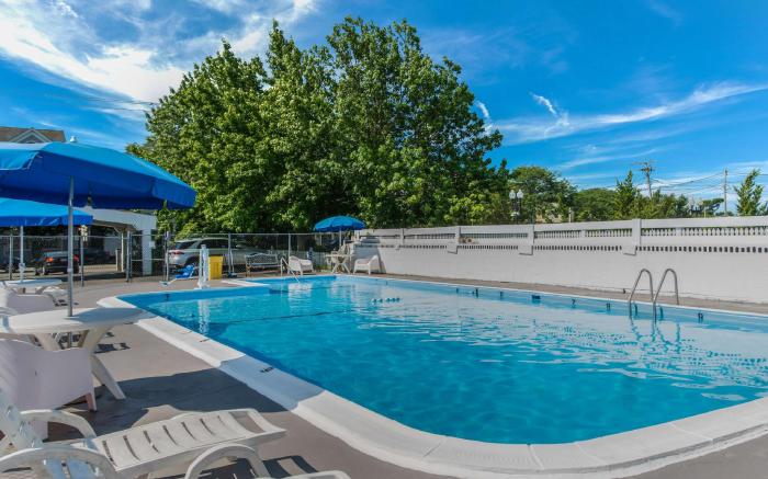 Americas Best Value Inn & Suites Hyannis Cape Cod