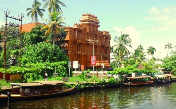 Haveli Backwater Resort