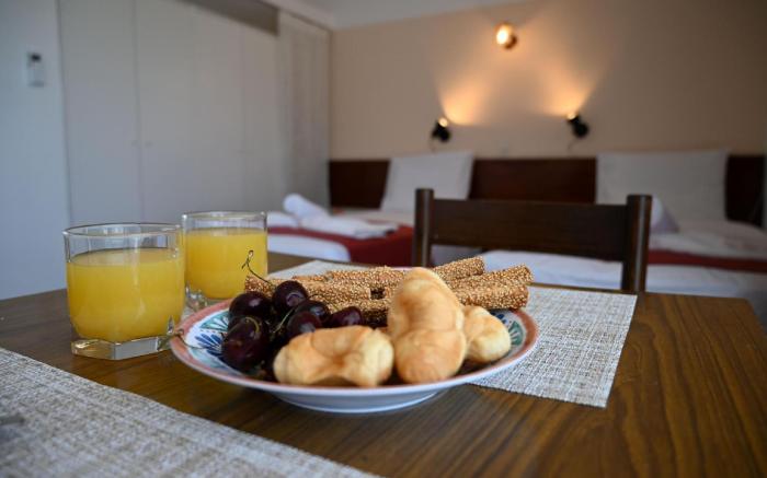 Helena Apartment with Sea View near Airport