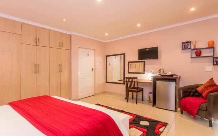 Luxury Executive Double Room for 2 guests with ensuite bathroom, in Ballito