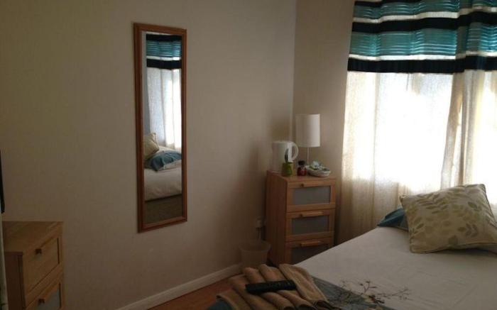 Comfortable Family room with Tv, Free Fast Wifi, Sleeps 3