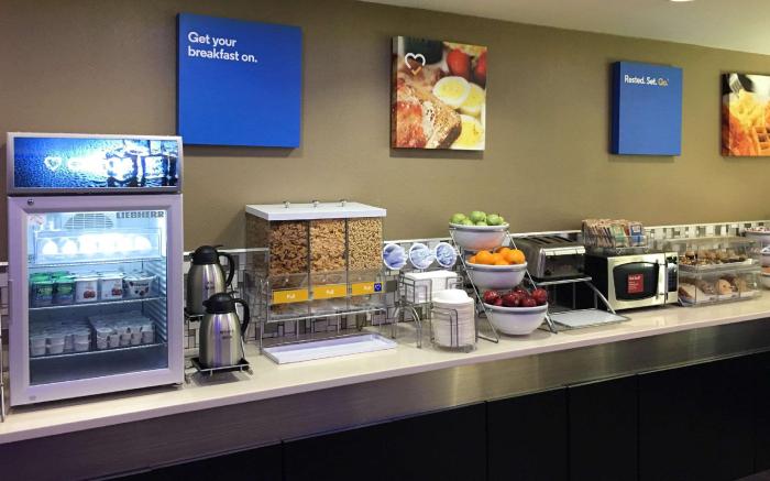 Comfort Inn & Suites Near Six Flags & Medical Center