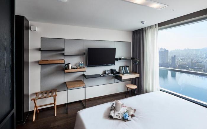 hotel riverside