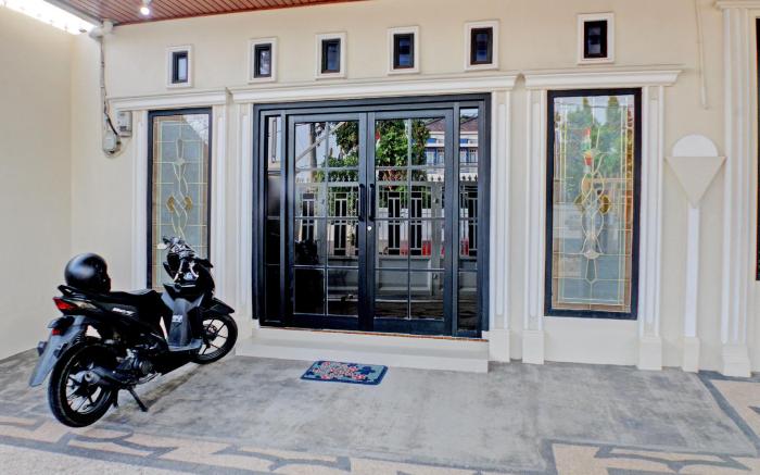 Super OYO 92945 Guest House Nusa Indah Syariah