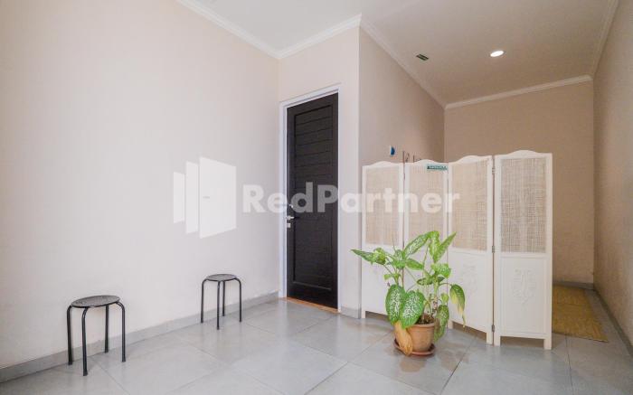 Palm Eight Mitra RedDoorz