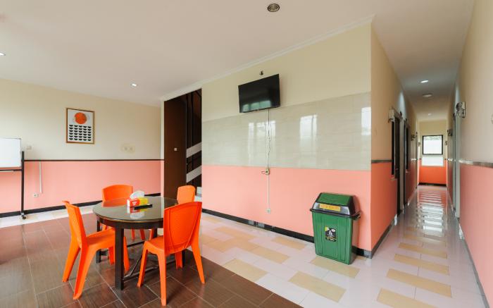 RedDoorz near The Jungle Waterpark Bogor