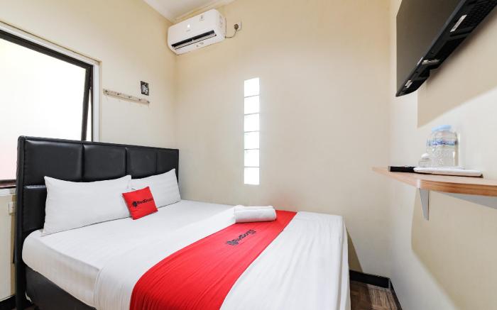 RedDoorz near The Jungle Waterpark Bogor