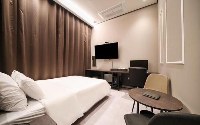 Hotel Hermes at Yongin Everland Station