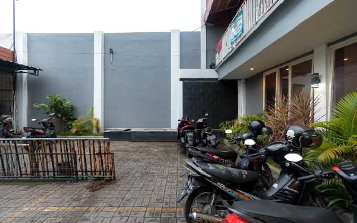 RedDoorz @ Kutisari Surabaya