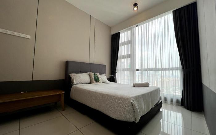 Breathtaking Rooftop Pool4 MRT