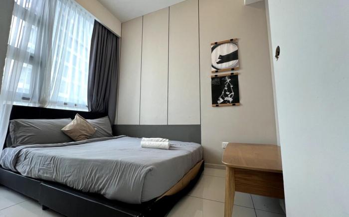 Breathtaking Rooftop Pool4 MRT