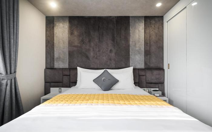 The Moon 3 Hotel