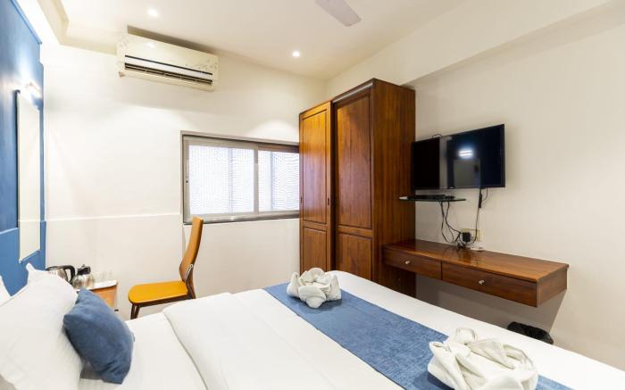 Hotel QDeck Rooms - At Vile Parle Railway Station West