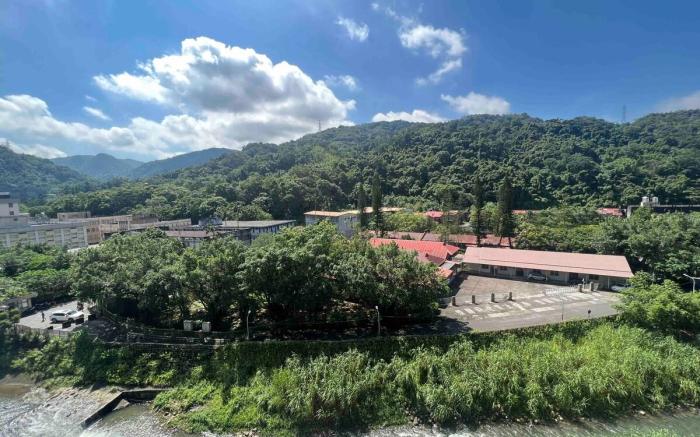 Qinyin-絕美山水景.電梯大四房10人住宿.免費停車.麻將桌. 近烏來/內洞/礁溪/宜蘭