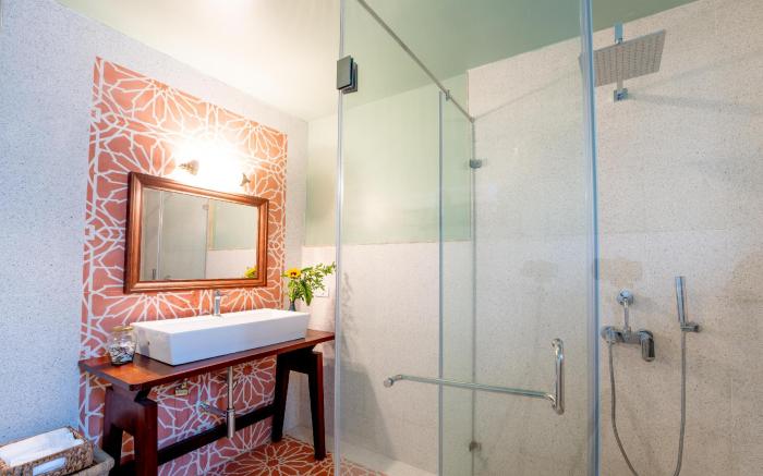 ELIVAAS 5 BHK with Pvt Pool, Entertainment Room & Glass House - Bludoor