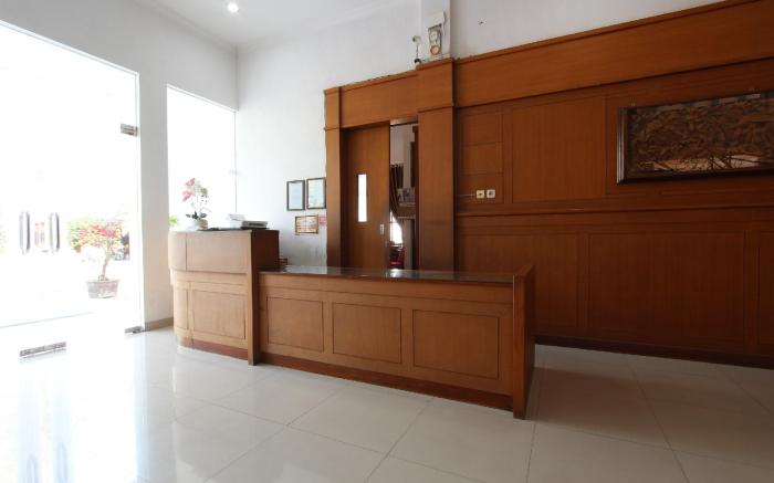 OYO 93011 Hotel Griya Lestari Pati 2
