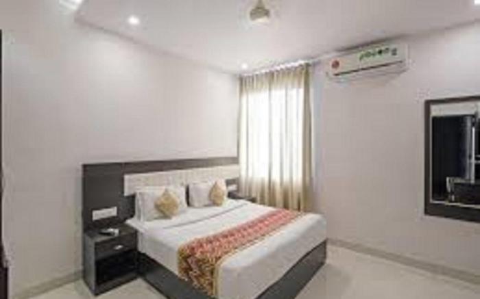 Hotel Anchal Villa By YB Hotels